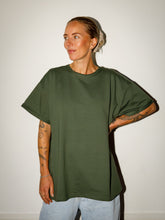 Afbeelding in Gallery-weergave laden, LOVA T-SHIRT - Khaki
