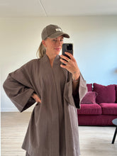 Afbeelding in Gallery-weergave laden, JUNE ROBE - Dusty brown

