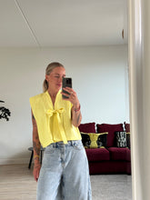 Afbeelding in Gallery-weergave laden, SET: SUE WAISTCOAT &amp; NOVÈL SHORT - Yellow linen
