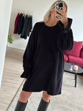 Afbeelding in Gallery-weergave laden, MAE SWEATDRESS - Black
