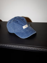 Afbeelding in Gallery-weergave laden, LOD CAP - DUSTY JEANS
