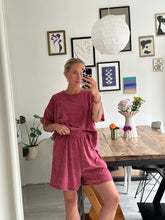 Afbeelding in Gallery-weergave laden, SET: ABBY T-SHIRT &amp; NOVÈL SHORT - Old pink
