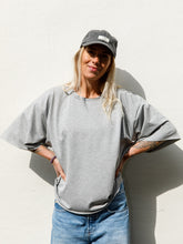 Afbeelding in Gallery-weergave laden, COCO T-SHIRT - Grey
