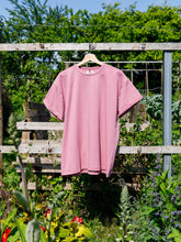 Afbeelding in Gallery-weergave laden, LOVA T-SHIRT - Old pink
