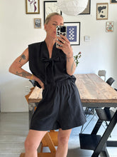 Afbeelding in Gallery-weergave laden, SUE WAISTCOAT - Black
