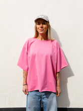 Afbeelding in Gallery-weergave laden, COCO T-SHIRT - Pink
