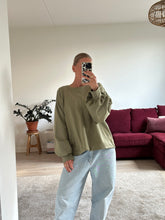 Afbeelding in Gallery-weergave laden, MARLEY SWEATER - Olive
