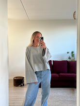 Afbeelding in Gallery-weergave laden, JAZZ SWEATER - Licht grey
