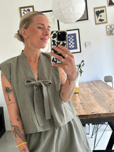 Afbeelding in Gallery-weergave laden, SUE WAISTCOAT - Khaki
