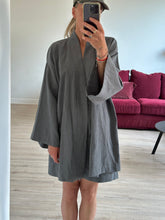 Afbeelding in Gallery-weergave laden, JUNE ROBE - Grey
