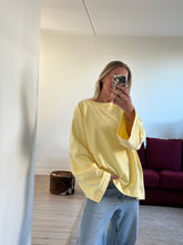 Afbeelding in Gallery-weergave laden, JOE SWEATER - Soft yellow
