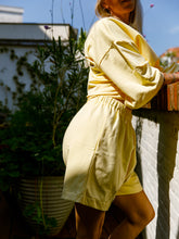 Afbeelding in Gallery-weergave laden, NOVÈL SHORTS - Soft yellow

