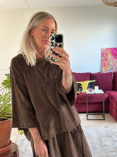 Afbeelding in Gallery-weergave laden, LENNY T-SHIRT - Brown
