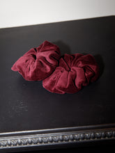 Afbeelding in Gallery-weergave laden, SCRUNCHIE - Burgundy
