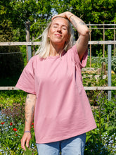 Afbeelding in Gallery-weergave laden, LOVA T-SHIRT - Old pink
