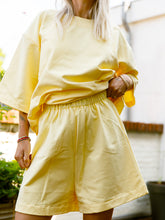 Afbeelding in Gallery-weergave laden, NOVÈL SHORTS - Soft yellow
