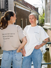 Afbeelding in Gallery-weergave laden, LODxLOIS T-shirt - Kwetsbaarkracht / off-white
