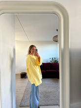 Afbeelding in Gallery-weergave laden, JOE SWEATER - Soft yellow
