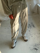 Afbeelding in Gallery-weergave laden, CHILL PANTS - Light grey
