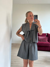 Afbeelding in Gallery-weergave laden, SUE WAISTCOAT - Grey

