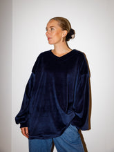 Afbeelding in Gallery-weergave laden, ROWAN SWEATER - Dark blue
