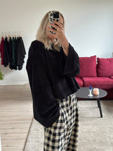 Afbeelding in Gallery-weergave laden, JAZZ SWEATER - Black
