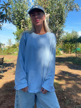 Afbeelding in Gallery-weergave laden, HOLLY LONGSLEEVE - Light blue
