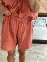 Afbeelding in Gallery-weergave laden, NOVÈL SHORTS - Peach pink
