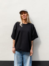 Afbeelding in Gallery-weergave laden, COCO T-SHIRT - Black
