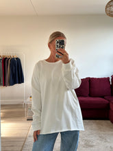 Afbeelding in Gallery-weergave laden, RUBY LONGSLEEVE - Off white
