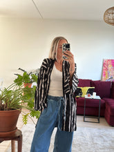 Afbeelding in Gallery-weergave laden, JUNE ROBE - Big stripes
