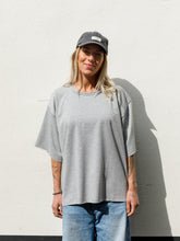 Afbeelding in Gallery-weergave laden, COCO T-SHIRT - Grey
