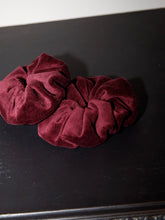 Afbeelding in Gallery-weergave laden, SCRUNCHIE - Burgundy
