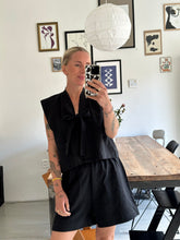 Afbeelding in Gallery-weergave laden, SUE WAISTCOAT - Black
