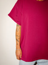 Afbeelding in Gallery-weergave laden, LOVA T-SHIRT - Raspberry
