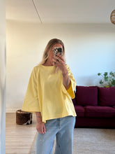 Afbeelding in Gallery-weergave laden, LENNY T-SHIRT - Soft yellow
