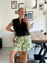 Afbeelding in Gallery-weergave laden, NOVÈL SHORTS - Green tie-dye
