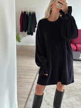 Afbeelding in Gallery-weergave laden, MAE SWEATDRESS - Black
