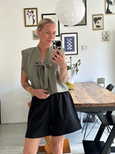 Afbeelding in Gallery-weergave laden, NOVÈL SHORTS - Black
