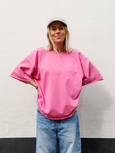 Afbeelding in Gallery-weergave laden, COCO T-SHIRT - Pink
