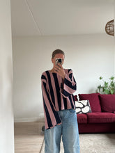 Afbeelding in Gallery-weergave laden, JAZZ SWEATER - Soft pink/Navy velvet
