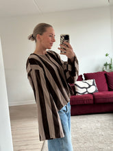 Afbeelding in Gallery-weergave laden, JAZZ SWEATER - Brown/beige velvet
