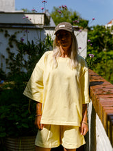 Afbeelding in Gallery-weergave laden, LENNY T-SHIRT - Soft yellow
