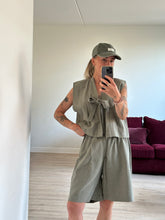 Afbeelding in Gallery-weergave laden, LOU SHORTS - Olive
