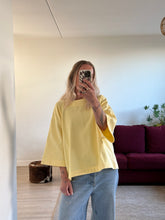 Afbeelding in Gallery-weergave laden, LENNY T-SHIRT - Soft yellow
