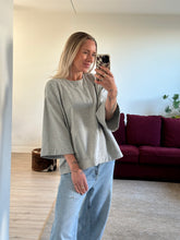 Afbeelding in Gallery-weergave laden, LENNY T-SHIRT - Licht grey
