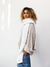 Afbeelding in Gallery-weergave laden, WILCO SHAWL - OFF WHITE cotton knit
